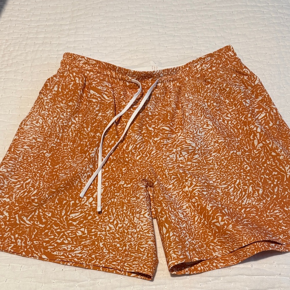 Lululemon swim shorts L